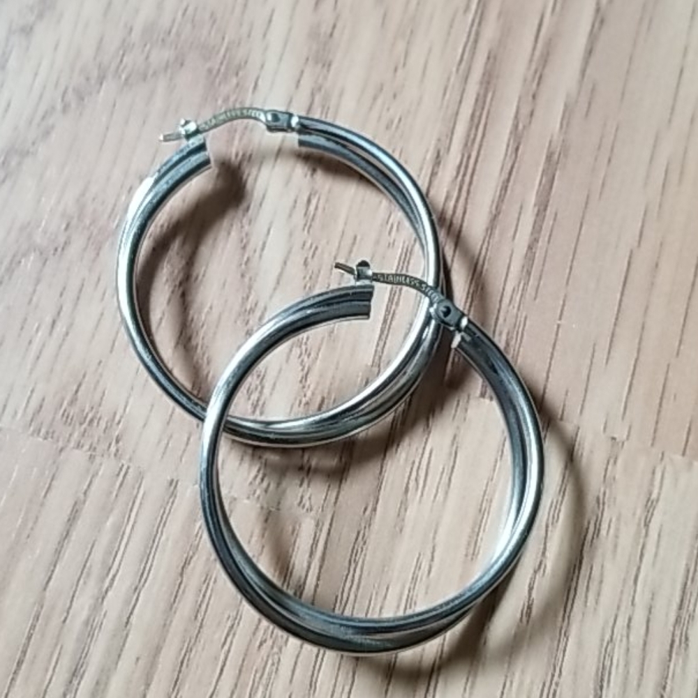 <ITALY MILOR> Criss-Crossed Stainless Steel Hoops - Picture 2 of 16